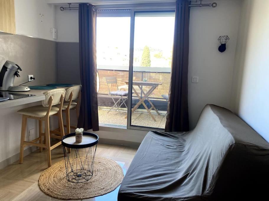 Neuf A Apartment