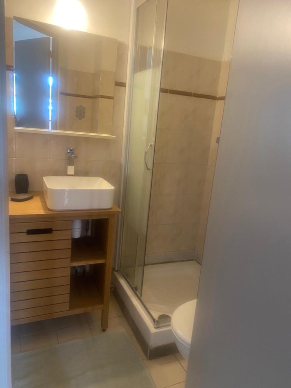 Neuf A Apartment